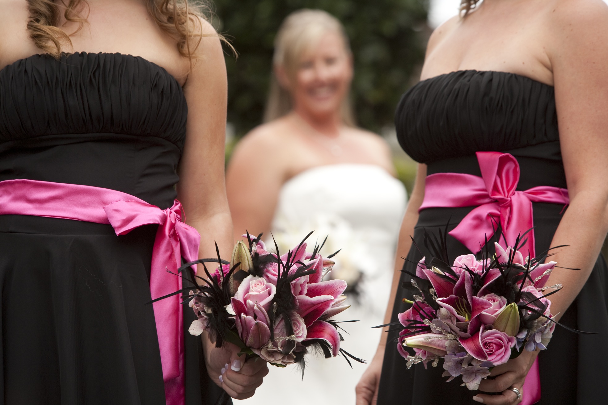 wedding flowers pink and black